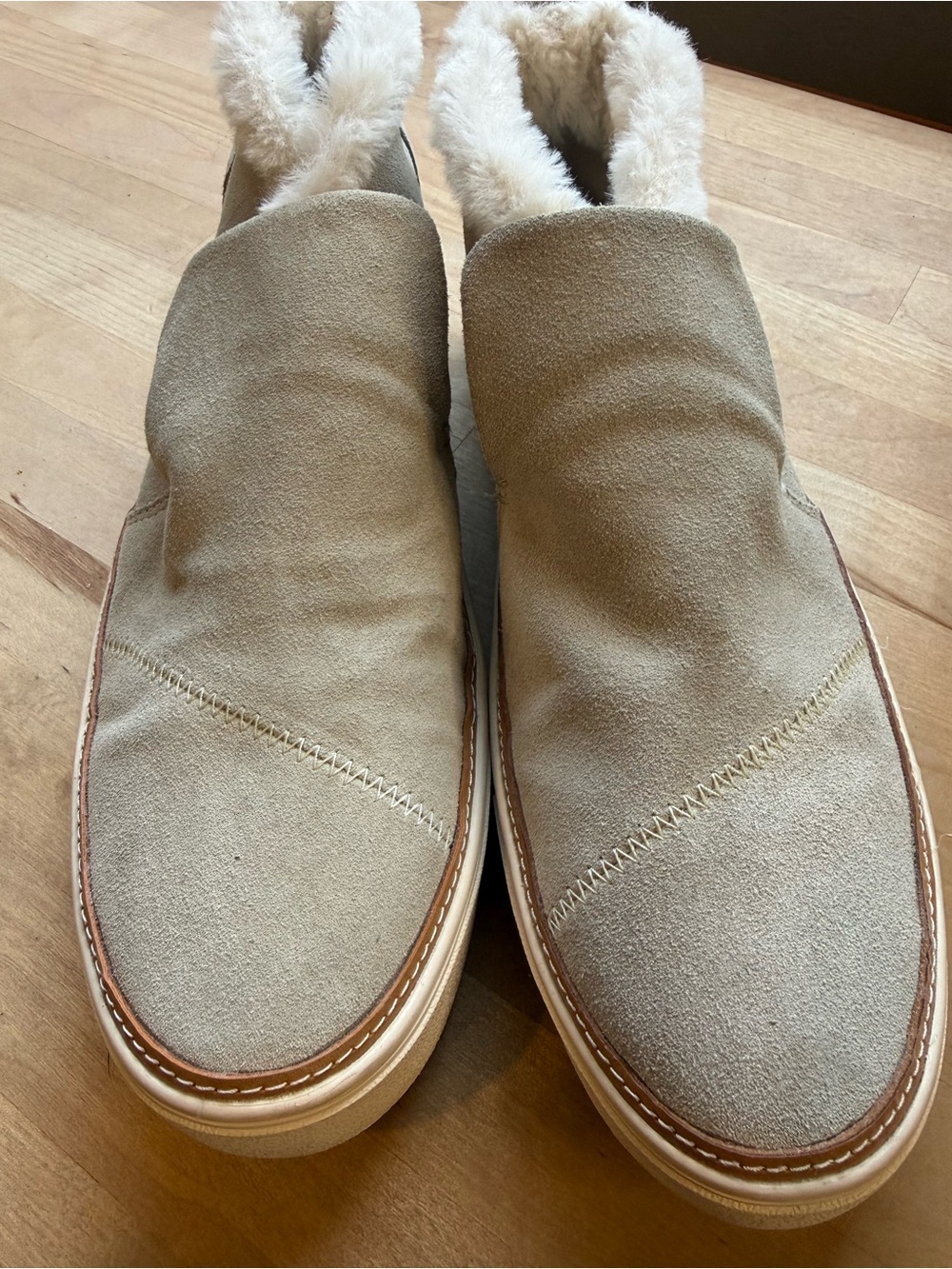 Toms Women’s Paxton Cobble Suede Slip-On shoes with Cream Shearling Lining
